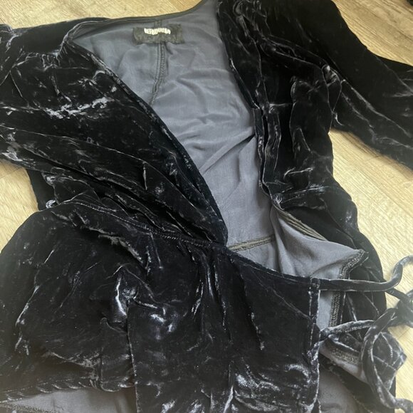 Reformation Plunging Black Bara Wrap Top size xs/s - Picture 12 of 15